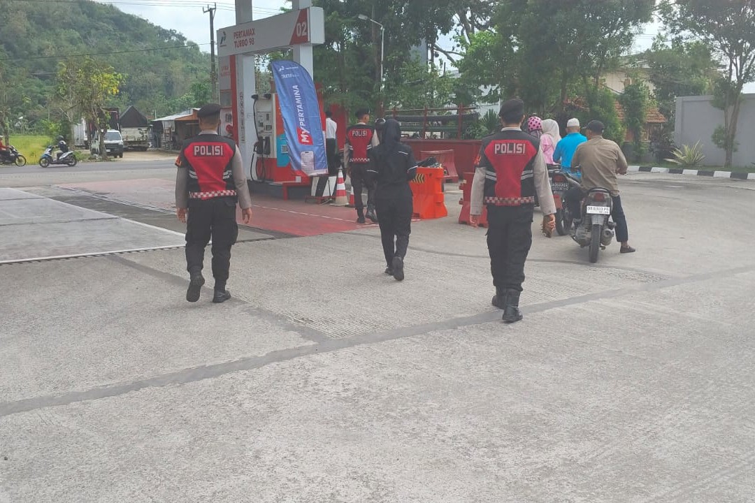 Antisipasi Kelangkaan BBM, Polres Lombok Barat Gelar Patroli di SPBU