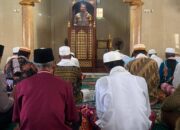 Bhabinkamtibmas Polsek Woha Penuhi Undangan Pengurus Masjid Al-Huda Desa Renda Jadi Khatib dan Imam Sholat Jum,at