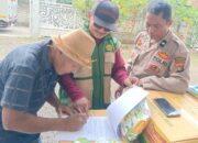 Polsek Gerung Kawal Penyaluran Bantuan Benih Jagung di Desa Beleka