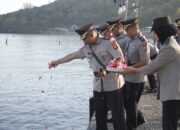 Polres Sumbawa Barat Gelar Upacara Tabur Bunga di Labuan Lalar Peringati Hari Bhayangkara Ke-80