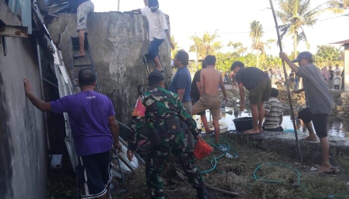 Kebakaran Diduga Akibat Korsleting, Babinsa Dampingi Penanganan Warga
