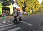 Personel Polsek Suela Laksanakan Rawan Pagi dan Strong Point di Depan SDN 02 Suela
