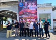 Bhabinkamtibmas Desa Tanjung Luar Bersama Babinsa Pasang Baliho Imbauan Bahaya Narkoba