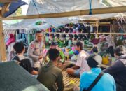 Bhabinkamtibmas Desa Pringgabaya Jalin Silaturahmi dengan Juru Parkir dan Buruh Pasar, Sampaikan Imbauan Kamtibmas