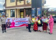 Semarak Hari Bhayangkara ke-80, Polsek Rasanae Barat Bagikan Beras kepada Warga
