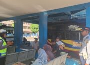 Unit Kamsel Satlantas Polres Bima Kota Tak Henti Edukasi Keselamatan Berlalu Lintas kepada Calon Penumpang Bus Antar Kota