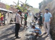 Manfaatkan Momen Gotong Royong, Bhabinkamtibmas Rite Tampung Aspirasi Warga Lewat Jumat Curhat