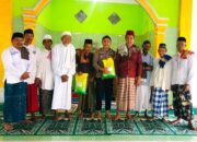 Ikhlas Berbagi dan Ringankan Beban Sesama, Bhabinkamtibmas Polsek Woha Salurkan Bantuan Beras Kepada Lansia