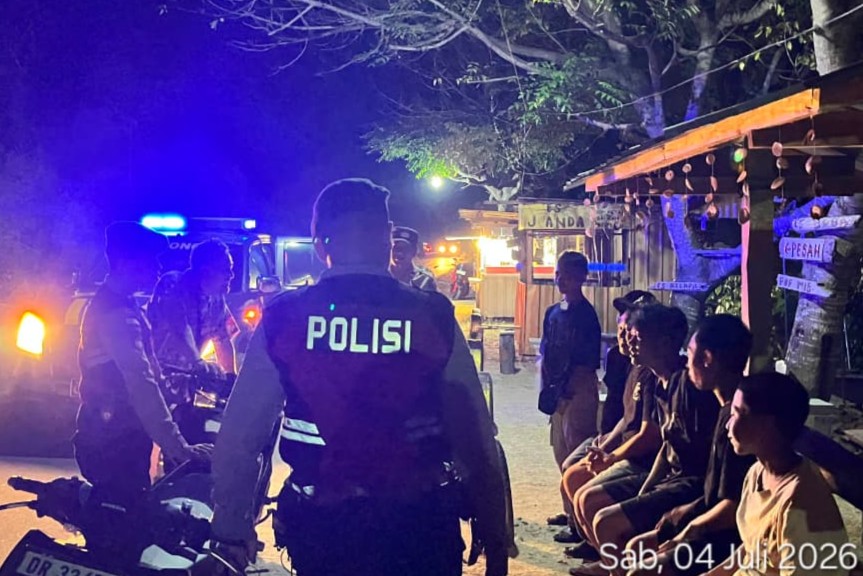 Kapolsek Sekotong Pimpin Patroli Dialogis di Kawasan Wisata