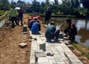 Babinsa Dampingi Pembangunan Jalan Usaha Tani Demi Kemajuan Petani