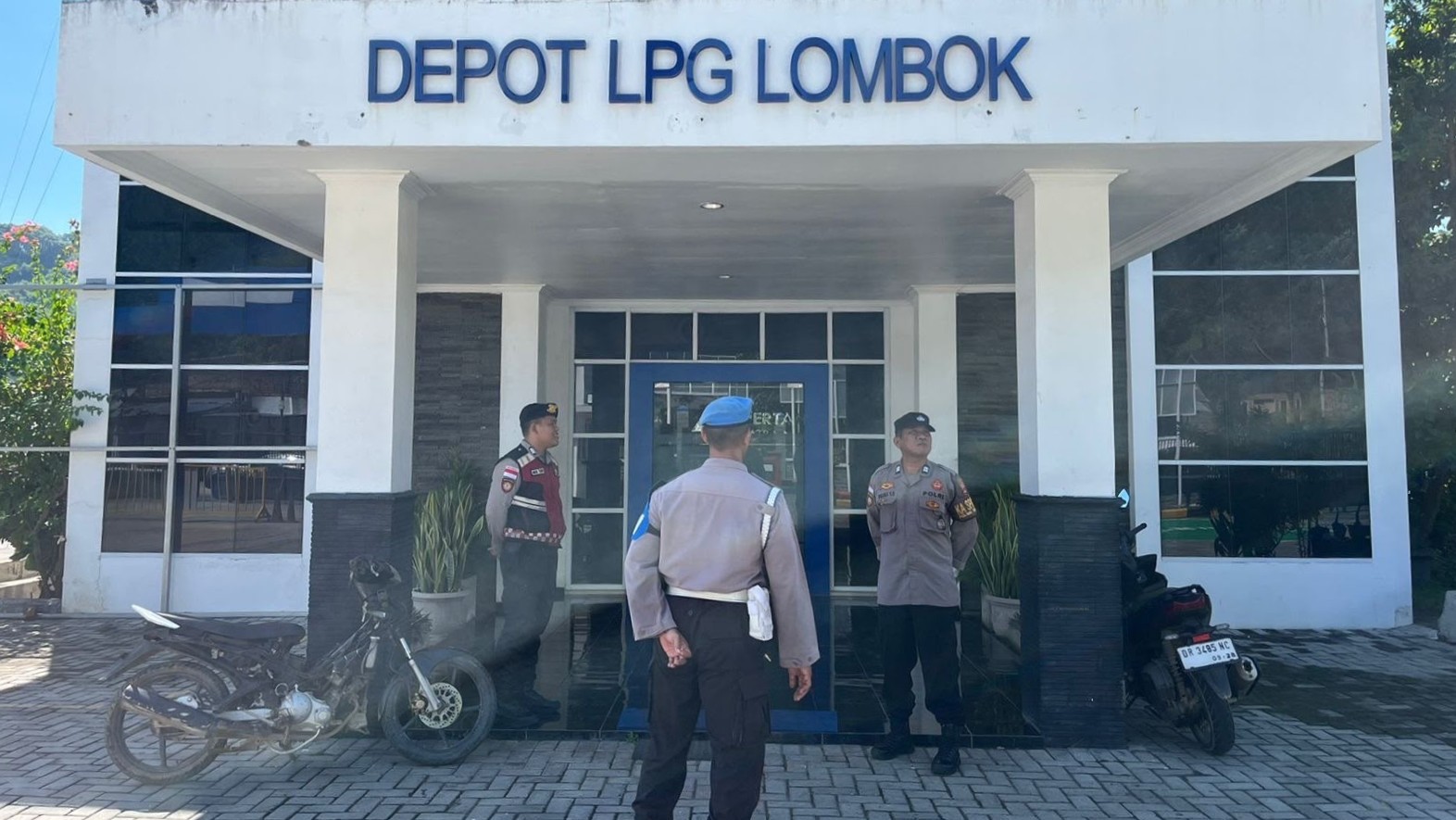 Tingkatkan Keamanan Wilayah, Polsek Sekotong Pantau Depot LPG dan Sektor Perbankan