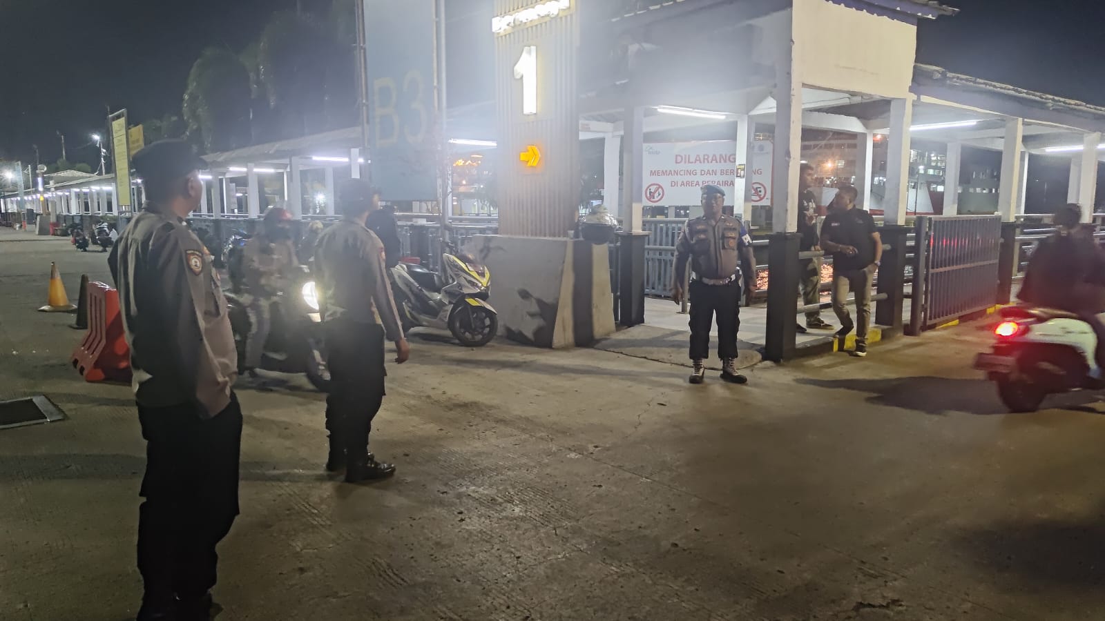 Sinergi Polisi dan Otoritas Pelabuhan Lembar Perketat Pengawasan Manifest Kendaraan