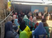 Bhabinkamtibmas Polsek Madapangga Dampingi Tim PKH Yang Melaksanakan Sosialisasi di Desa Dena