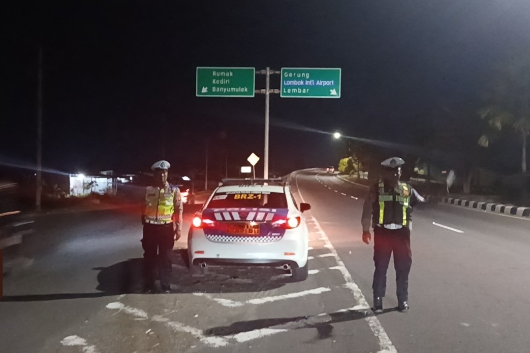 Antisipasi Gangguan Kamtibmas, Satlantas Polres Lombok Barat Gelar Patroli Rutin di Lokasi Strategis