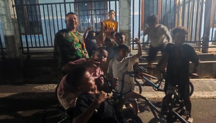 Babinsa Ampenan Edukasi Anak Pentingnya Keselamatan di Jalan Raya