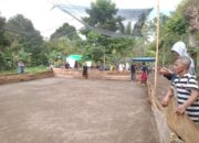 Lomba Gasing Meriah, Babinsa Selelos Pastikan Kegiatan Aman