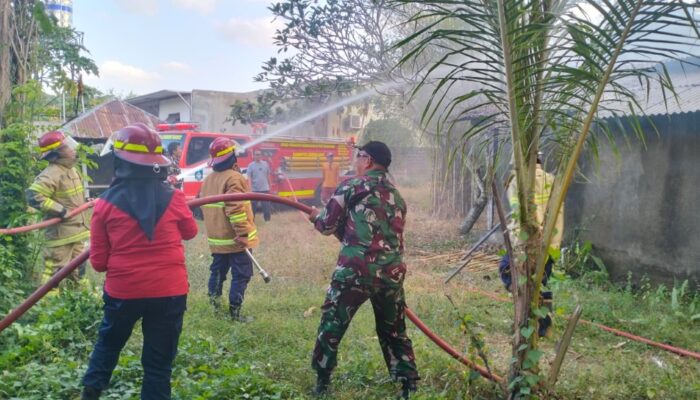 Bekas Cafe Blue Safir Terbakar, Babinsa Sigap Amankan Lokasi