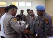 Kapolres Sumbawa Barat Pimpin Pengecekan Senjata Api Personel untuk Pastikan Kesiapan Operasional