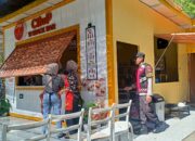 Polsek Pemenang Gelar Patroli Dialogis di Pertokoan Flash Mart Telagawareng