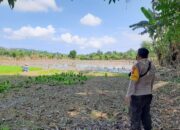 Tinjau Lahan Petani di Desa Moyo, Bhabinkamtibmas Gali Kendala Pertanian Demi Sukseskan Ketahanan Pangan