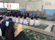 Personel Polsek Sukamulia Berikan Penyuluhan Bahaya Bullying, Miras, dan Narkoba pada Penutupan MPLS SD IT An-Nur NW Padamara