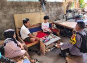 Bhabinkamtibmas Desa Padamara Laksanakan Door to Door System, Edukasi Warga tentang Kamtibmas dan Pelayanan Kepolisian