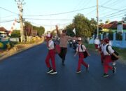 Hadir Berikan Rasa Aman di Jam Rawan Pagi, Polsek Utan Gelar Strong Point di Depan Sekolah
