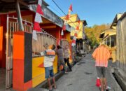 Sambut HUT Kemerdekaan RI ke-81, Polmas Kelurahan Kumbe Ajak Warga Kibarkan Bendera Merah Putih
