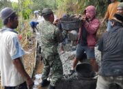 Semangat Gotong Royong Babinsa Percepat Pembangunan Jalan Pelepok