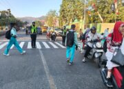 Unit Lantas Polsek Rasanae Barat Laksanakan Rawan Pagi, Wujudkan Kamseltibcarlantas di Depan MTsN I Kota Bima