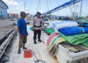 Satpolairud Polres Bima Kota Awasi ABK Kapal, Antisipasi Pencurian dan Penyelundupan Barang Terlarang