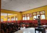 Bhabinkamtibmas Polres Bima Kota Sosialisasikan Bahaya Kenakalan Remaja kepada Pelajar SMPN 5 Langgudu