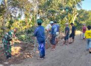 Babinsa dan Warga Kompak Buka Akses Pelebaran Jalan