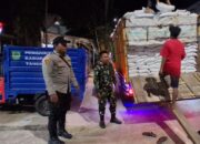 Bhabinkamtibmas Polsek Bolo Monitoring Penyaluran Bantuan Beras Bagi Warga Binaan di Desa Leu