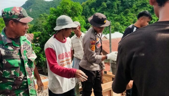 Hadir Ditengah Masyarakat, Bhabinkamtibmas Polsek Monta Gotong Royong Bersama Warga Binaan