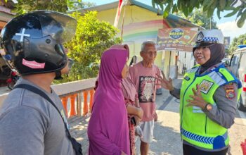 Satlantas Polres Bima Kota Edukasi Warga tentang Helm SNI dan Kelengkapan Kendaraan