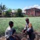 Bhabinkamtibmas Tekasire Sambangi Petani, Sampaikan Imbauan Karhutla dan Antisipasi Gangguan Ternak