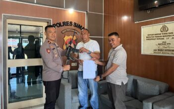 Tuah Kapolres Bima Kabupaten, Warga Desa Cenggu Secara Sukarela Menyerahkan 3 Pucuk Senjata Api Rakitan Aktif